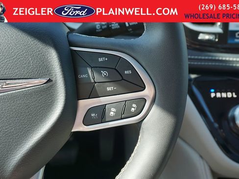 Used 2024 Chrysler Pacifica Limited FWD image 29