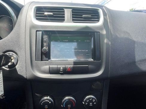 Used 2013 Dodge Avenger SE image 9