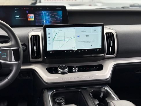Used 2025 Ford Expedition Active AWD/4WD image 23