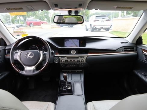 Used 2015 Lexus ES 350 w/ Luxury Package FWD image 32