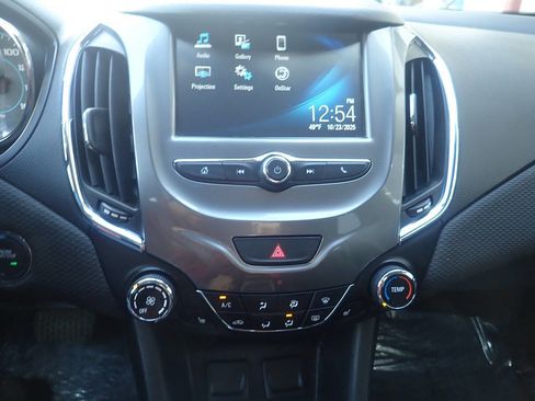 Used 2017 Chevrolet Cruze LT w/ Convenience Package image 5