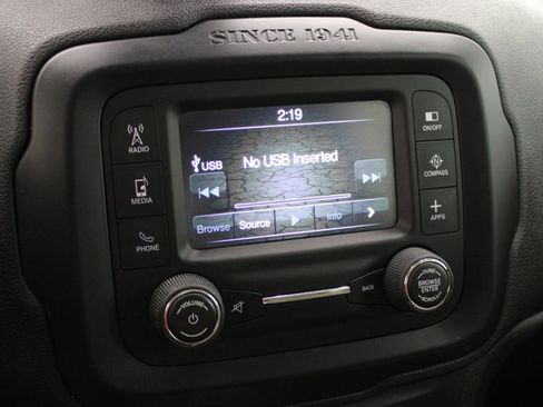 Used 2017 Jeep Renegade Latitude FWD image 53