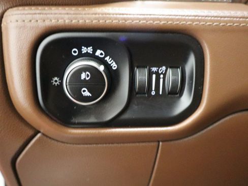 Used 2020 RAM 2500 Limited AWD/4WD image 45