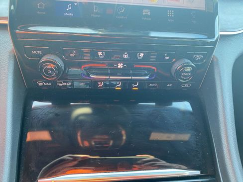 Used 2024 Jeep Grand Cherokee L Limited w/ Luxury Tech Group II image 14