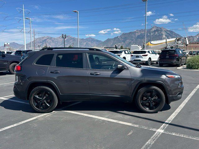 Used 2016 Jeep Cherokee Latitude AWD/4WD image 8