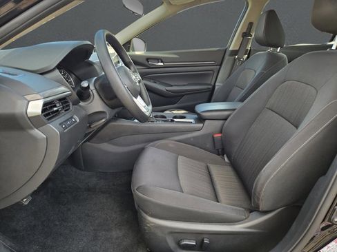 Used 2025 Nissan Altima 2.5 SV image 19