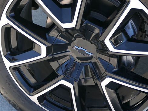 Used 2025 Chevrolet Tahoe RST image 11