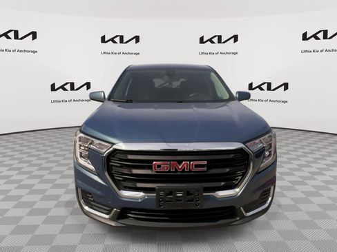 Used 2024 GMC Terrain SLE AWD/4WD image 3