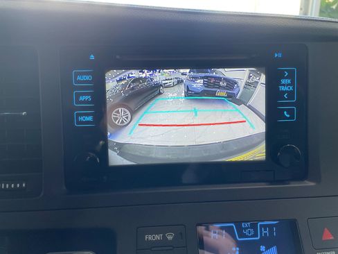 Used 2015 Toyota Sienna SE Premium image 14