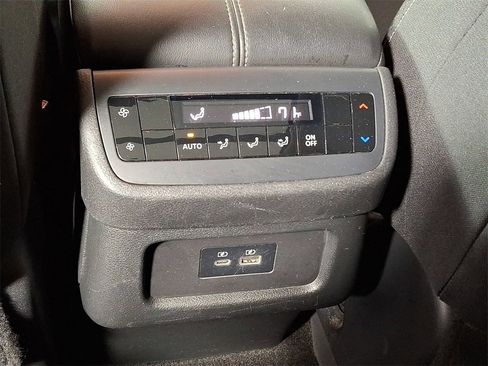 Used 2022 Nissan Pathfinder SV w/ SV Premium Package image 10