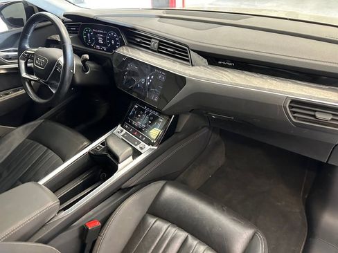 Used 2021 Audi e-tron Premium w/ Convenience Plus Package image 25