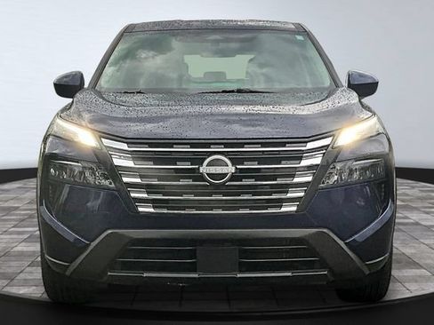 Used 2025 Nissan Rogue SV AWD/4WD image 2