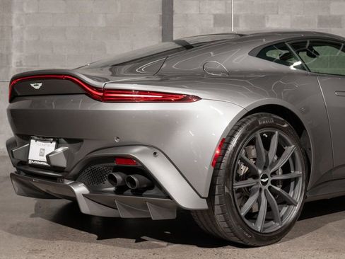 Used 2020 Aston Martin V8 Vantage Coupe image 32