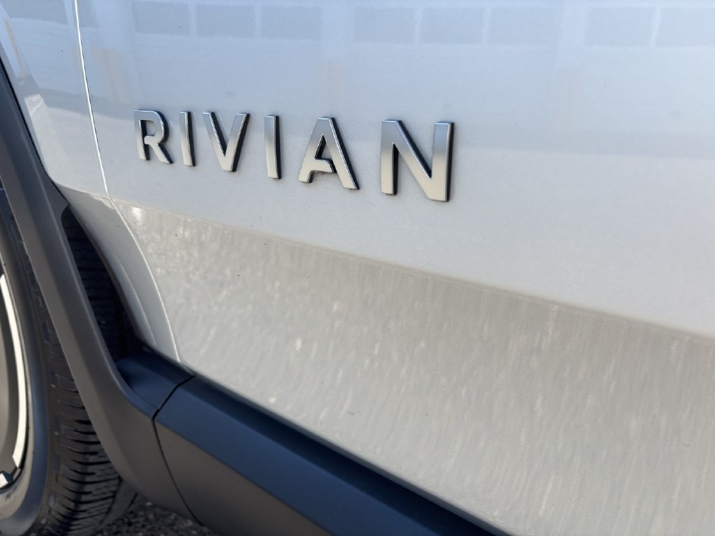 Used 2025 Rivian R1S Adventure Dual AWD/4WD image 12