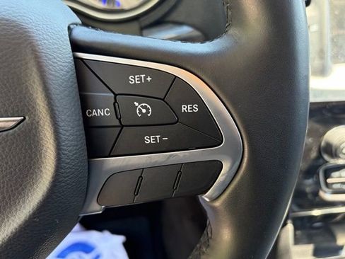 Used 2016 Chrysler 300 Limited w/ Driver Convenience Group AWD/4WD image 18