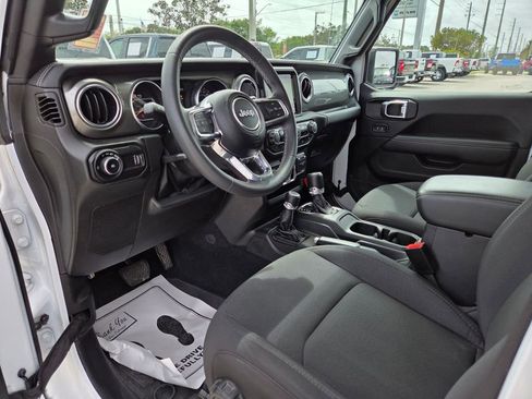 Used 2023 Jeep Wrangler Sahara AWD/4WD image 22