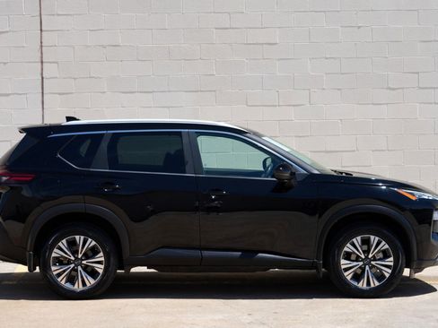 Used 2023 Nissan Rogue SV w/ SV Premium Package FWD image 48