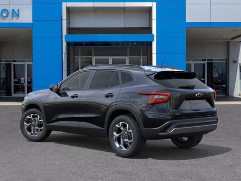 New 2026 Chevrolet Trax LT w/ Driver Confidence Package FWD image 3