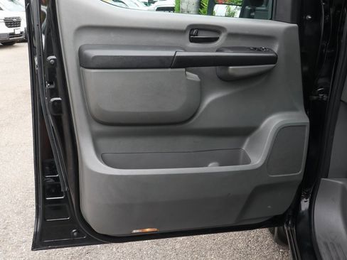 Used 2020 Nissan NV 3500 SL image 18