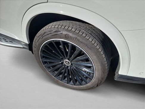 Used 2024 Mercedes-Benz GLC 300 image 9