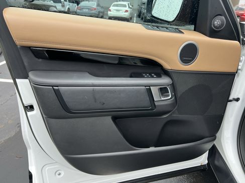 Certified 2023 Land Rover Discovery Metropolitan Edition AWD/4WD image 13
