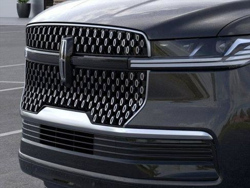New 2026 Lincoln Navigator L Reserve AWD/4WD image 17