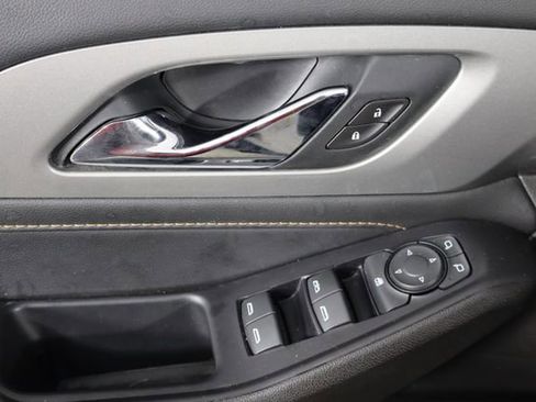 Used 2021 Chevrolet Traverse LT FWD image 20