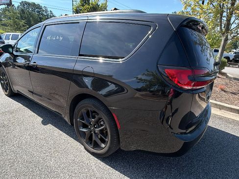 Used 2025 Chrysler Pacifica Limited FWD image 10