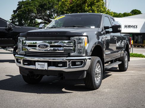 Used 2017 Ford F350 Lariat AWD/4WD image 5