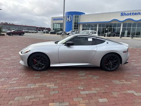 Used 2025 Nissan Z Performance w/ Floor Mat Package RWD image 3