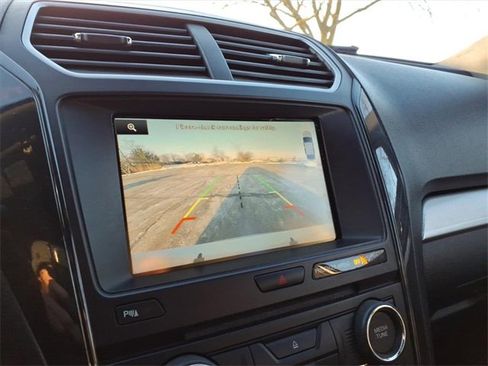 Used 2016 Ford Explorer XLT w/ Equipment Group 202A image 21