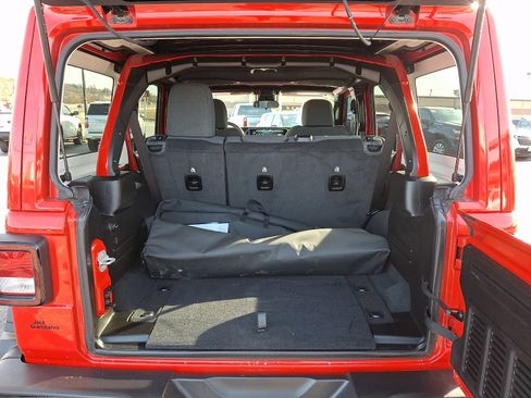 Used 2024 Jeep Wrangler Unlimited Sport image 31