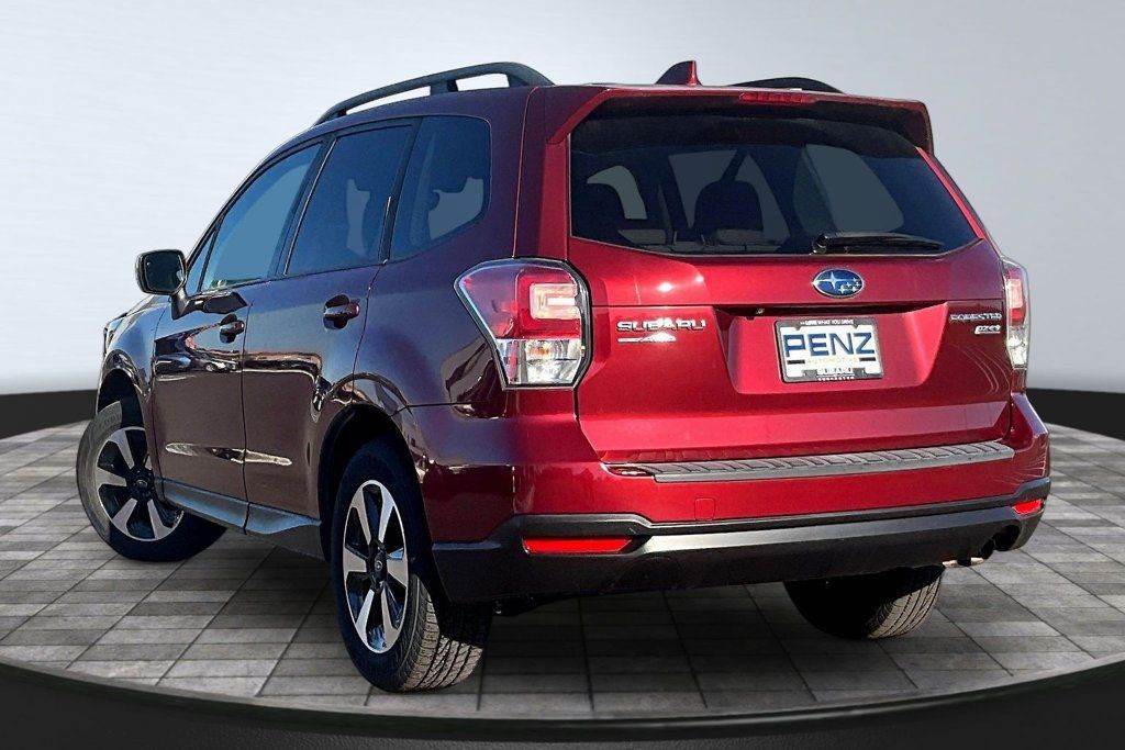 Used 2017 Subaru Forester 2.5i Premium AWD/4WD image 4