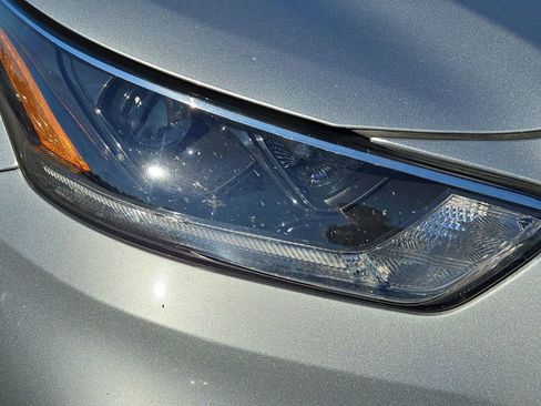 Used 2021 Toyota Highlander XLE image 5