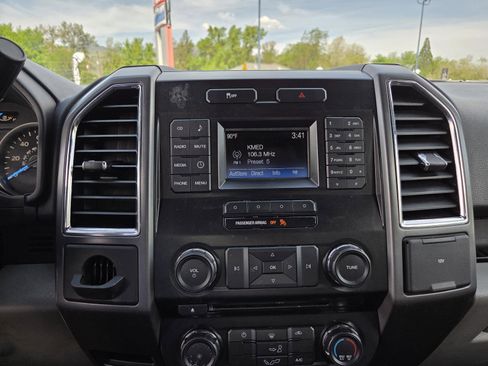 Used 2015 Ford F150 XLT RWD image 25