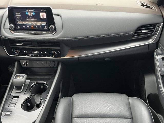 Used 2023 Nissan Rogue SV w/ SV Premium B Package FWD image 19
