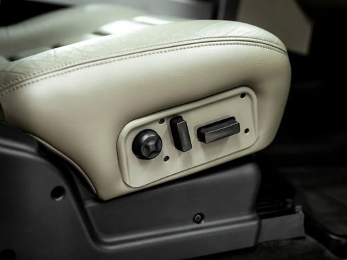 Used 2003 HUMMER H2 Luxury w/ Preferred Equipment Group image 33