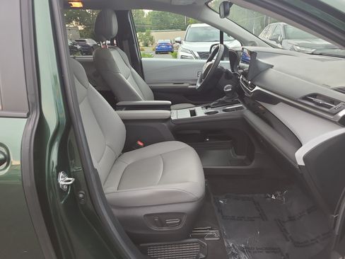 Certified 2025 Toyota Sienna XLE w/ XLE Plus Package AWD/4WD image 17