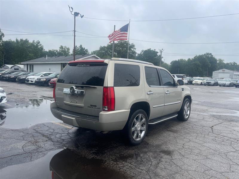 Used 2011 Cadillac Escalade Luxury AWD/4WD image 5