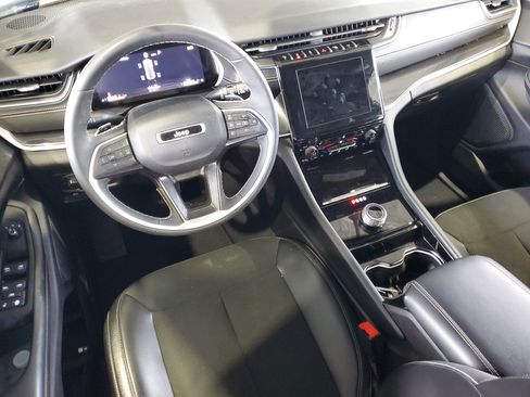 Used 2023 Jeep Grand Cherokee Altitude AWD/4WD image 12