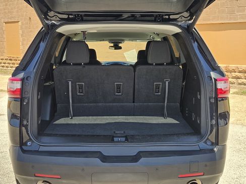 Used 2020 Chevrolet Traverse LT FWD image 9