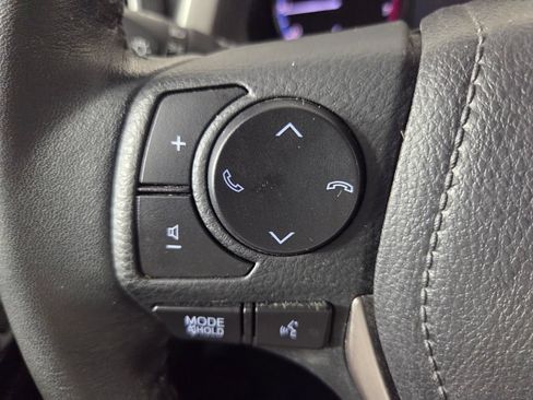 Used 2018 Toyota RAV4 Limited FWD image 17
