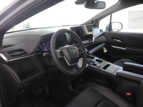 New 2026 Toyota Sienna XLE Woodland Edition AWD/4WD image 13