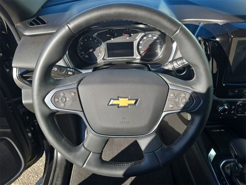 Used 2023 Chevrolet Traverse LT image 11