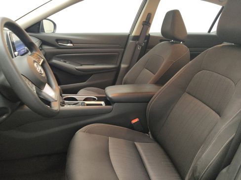 Used 2024 Nissan Altima 2.5 SV image 17