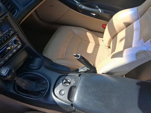 Used 2000 Chevrolet Corvette Coupe w/ Memory Pkg RWD image 9