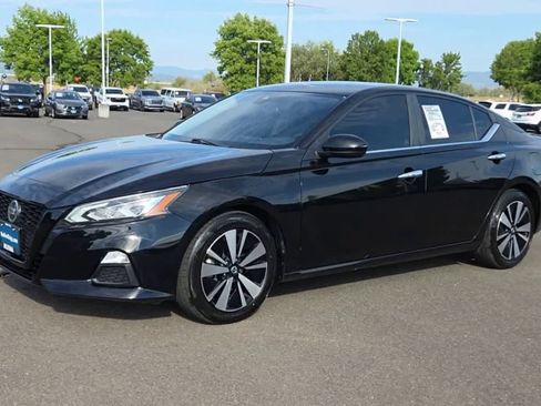 Used 2022 Nissan Altima 2.5 SV FWD image 4