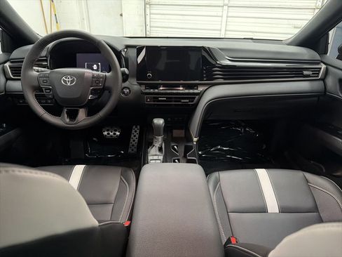 Used 2025 Toyota Camry SE image 20