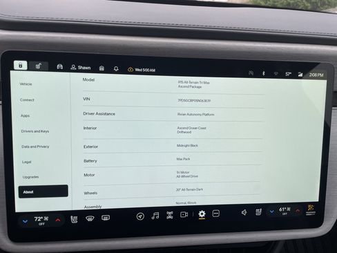 Used 2025 Rivian R1S Premium image 7