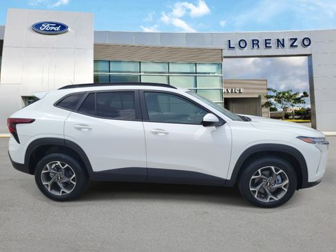 Used 2025 Chevrolet Trax LT w/ Driver Confidence Package FWD image 4